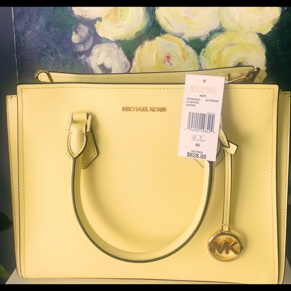 ๐ผ๐ผ๐ผ BNWT Micheal Kors Buttercup colour Hope satchel ๐ผ๐ผ๐ผ - Picture 1 of 3